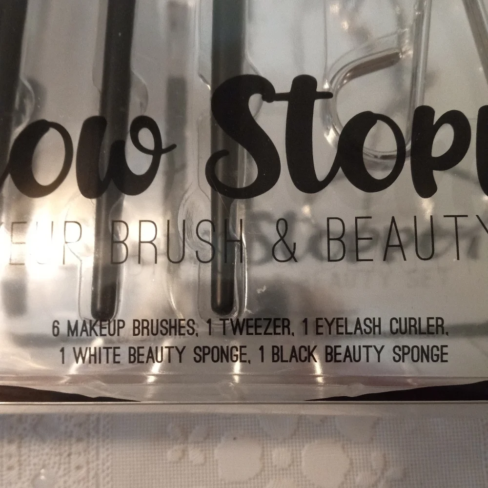 🆕 Glam Gadgets Snow Stopper Makeup Brush & Beauty Set, New